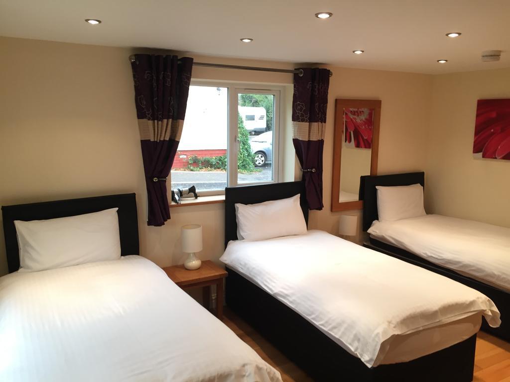 Redhill  The Lodge מראה חיצוני תמונה