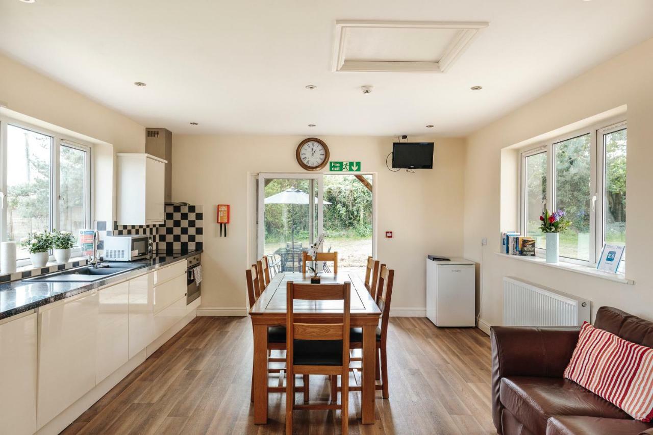 Redhill  The Lodge מראה חיצוני תמונה